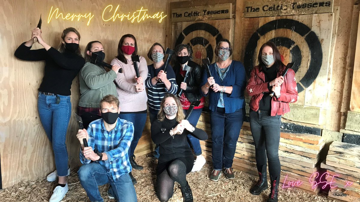 SSECornwall's tweet image. For a bunch of #bighearted #compassionate #supportivesofties (even if we do say so ourselves) we sure can do some damage with an axe! NB. We visited @CelticTossers for our Christmas do (it was brill!). 

Merry Christmas to you, from the SSE in Cornwall family.

#axethrowing