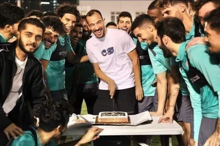 RAHIM__19's tweet photo. اقصيناهم وتوجنا على أراضيهم العربية إلا أن الأشقاء زاد كرمهم بتكريم الاعبين الابطال في نواديهم ... انها الحضارة والأصالة https://t.co/YNfV1k5RyJ