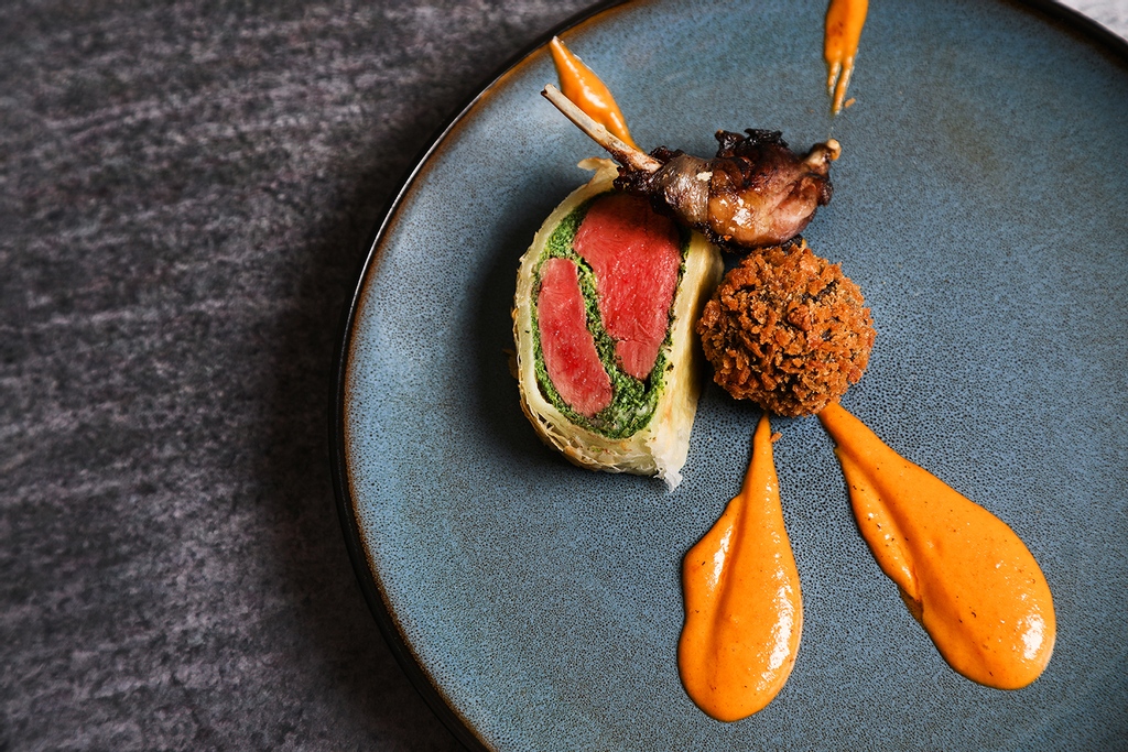 Pigeon Wellington, black pudding bon bon &amp; chorizo puree⁠?
⁠
Would you try this dish? ⁠

.

#pigeondish #eartmorepigeon #lovepigeon 
#foodadventure #eatmoregame #gamefood #lovegame