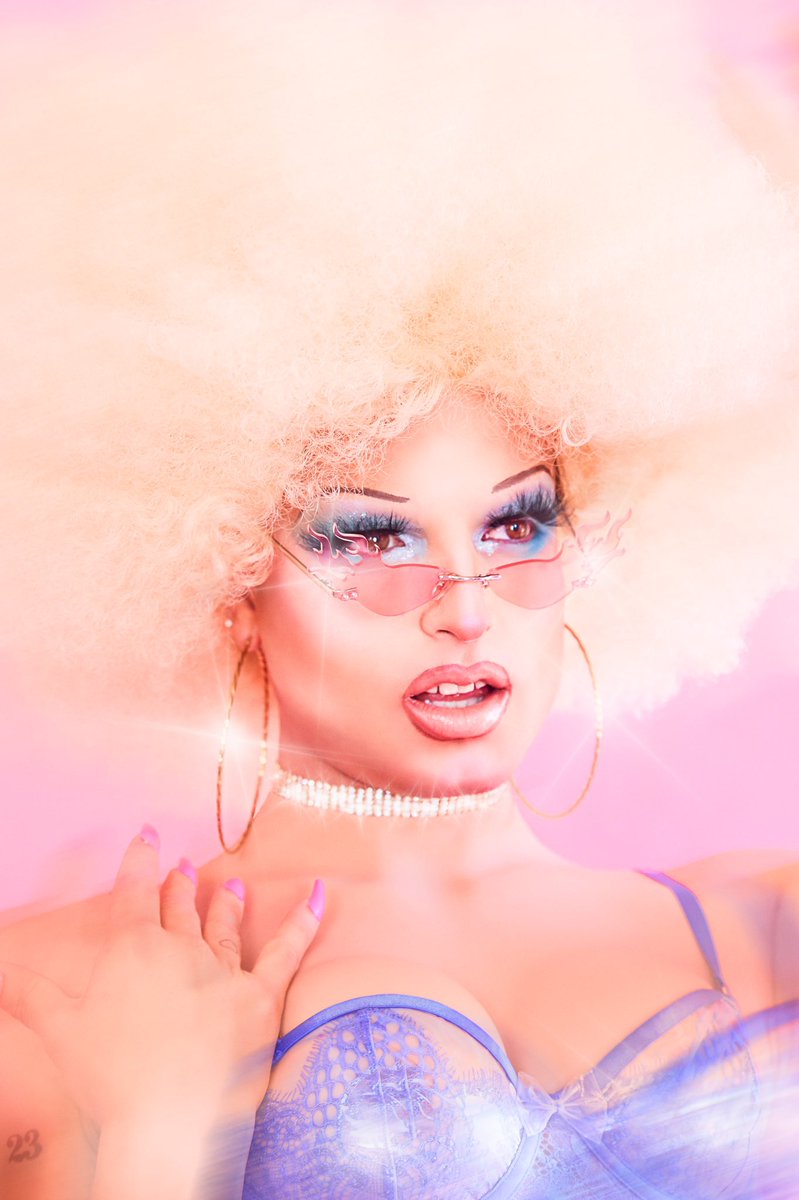 AngelaBybel's tweet photo. #tbt months ago 🔙feeling DISCO blondy👩‍🎤
#drag #instadrag  #dragperfection #makeup #angelabybel 💖
📸 @joserod22 https://t.co/3gDDKrBjZ1