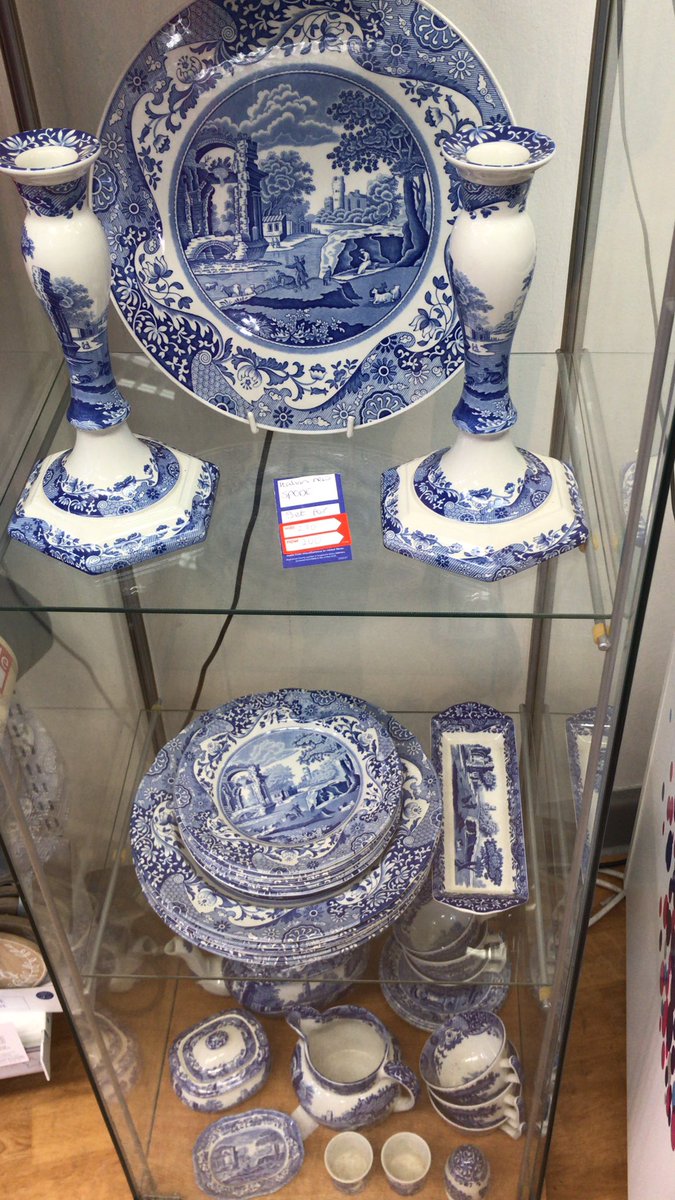Perfect Spode set for you Christmas dinner table, <a href="/33Cruk/">CRUK chorley 33 shop</a> Last chance for this beautiful bargain, whole set for £200!! #Christmas #gift