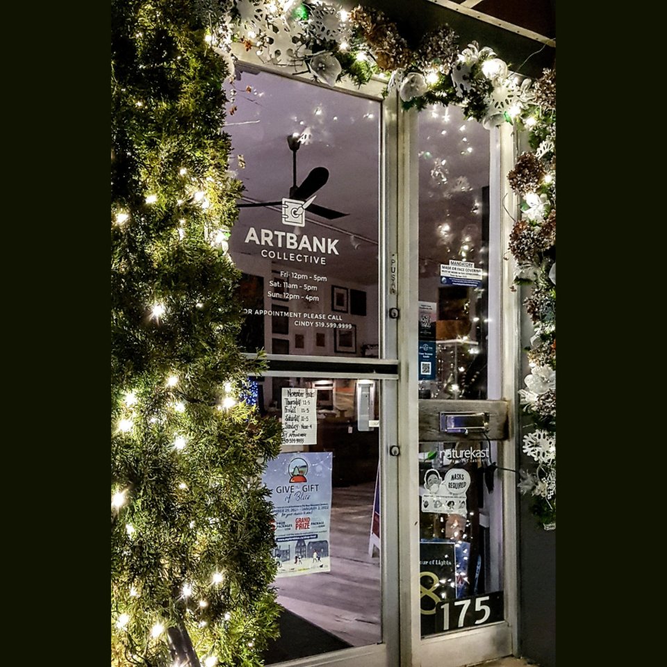 ClarksburgTBM's tweet photo. The Art Bank looks so lovely at night with the bright lights and beautiful art ❤️🎨
Be sure to drop by when they're open: Thursday to Monday, 12-5. 
#clarksburg #artsburg #community  #gallerydistrict  #art https://t.co/fFkrKqzYol
