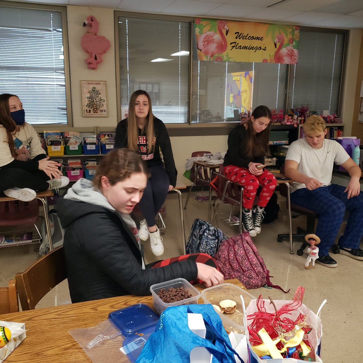 loefflerbell's tweet photo. #spanishclub learned about #tiónadal and #elcaganer and enjoyed some Mexican hot chocolate while watching a holiday movie. Feliz Navidad a todos!🌲🌲 @MHSIrvine @MuskegoNorwaySc https://t.co/Mi4kC3UV0N