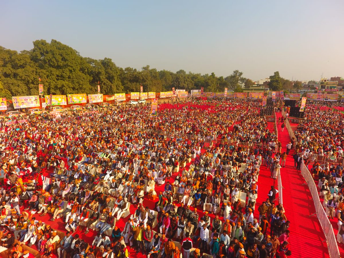 kpmaurya1's tweet photo. जनपद बांदा में @BJP4UP द्वारा आयोजित जन विश्वास यात्रा में उमड़े जनसैलाब के उत्साह को नमन है। आप सभी का यह उत्साह, आशीर्वाद एवं समर्थन उत्तर प्रदेश में भाजपा को फिर से 300 पार पहुंचाएगी।
#JanVishwasYatra2021
#BJPJanVishwasYatra2021 https://t.co/geO4Orc6LK