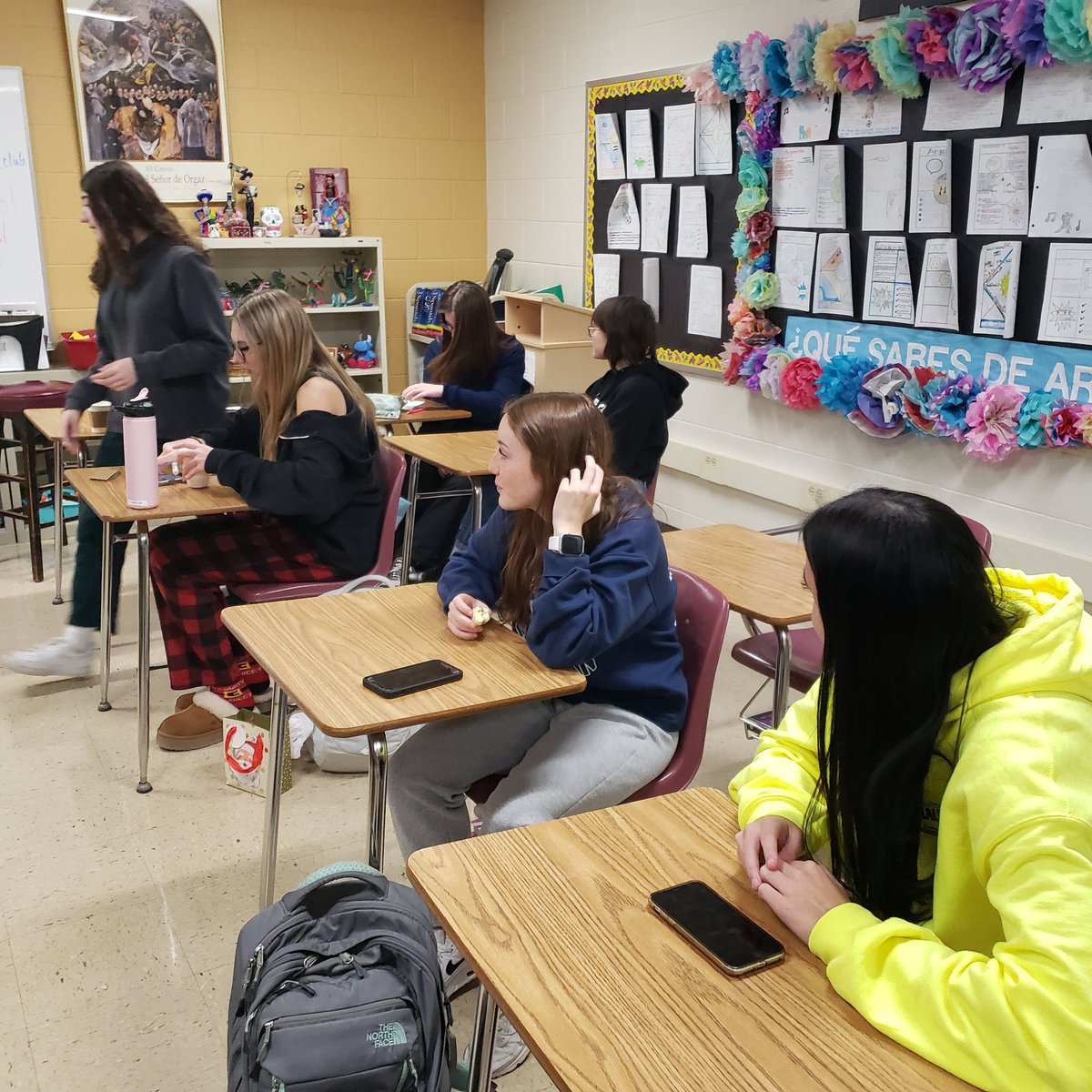 loefflerbell's tweet photo. #spanishclub learned about #tiónadal and #elcaganer and enjoyed some Mexican hot chocolate while watching a holiday movie. Feliz Navidad a todos!🌲🌲 @MHSIrvine @MuskegoNorwaySc https://t.co/Mi4kC3UV0N