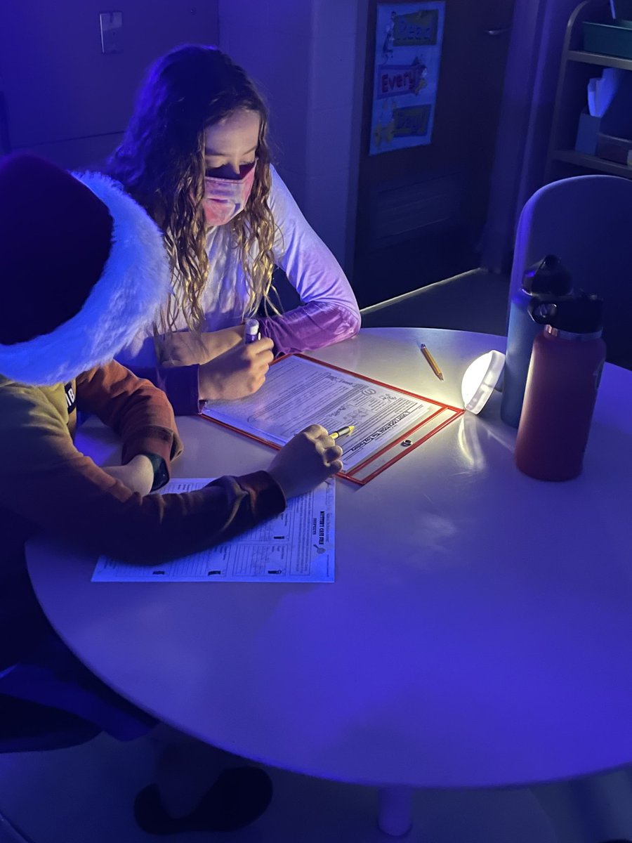 Ali__Lincoln's tweet photo. OQ reading Ss were called to solve the case! #CSIday #oqreading #113a @heyhopeking https://t.co/LwnFBeNNRT