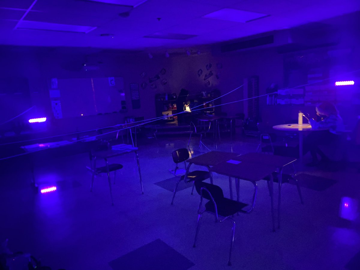 Ali__Lincoln's tweet photo. OQ reading Ss were called to solve the case! #CSIday #oqreading #113a @heyhopeking https://t.co/LwnFBeNNRT