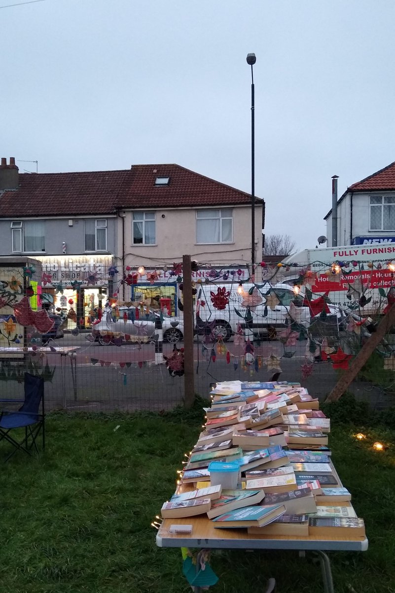 BristolLibrary's tweet photo. #Friendsofhorfieldlibrary really delivering some environmentally appropriate festive frolics, what with #upcycling #crafting and #reuse 🧑‍🎄👍
#bristollibrariesinnovationfund #welcomebackfund @HorfLockVoice https://t.co/XyS6sZUCAu