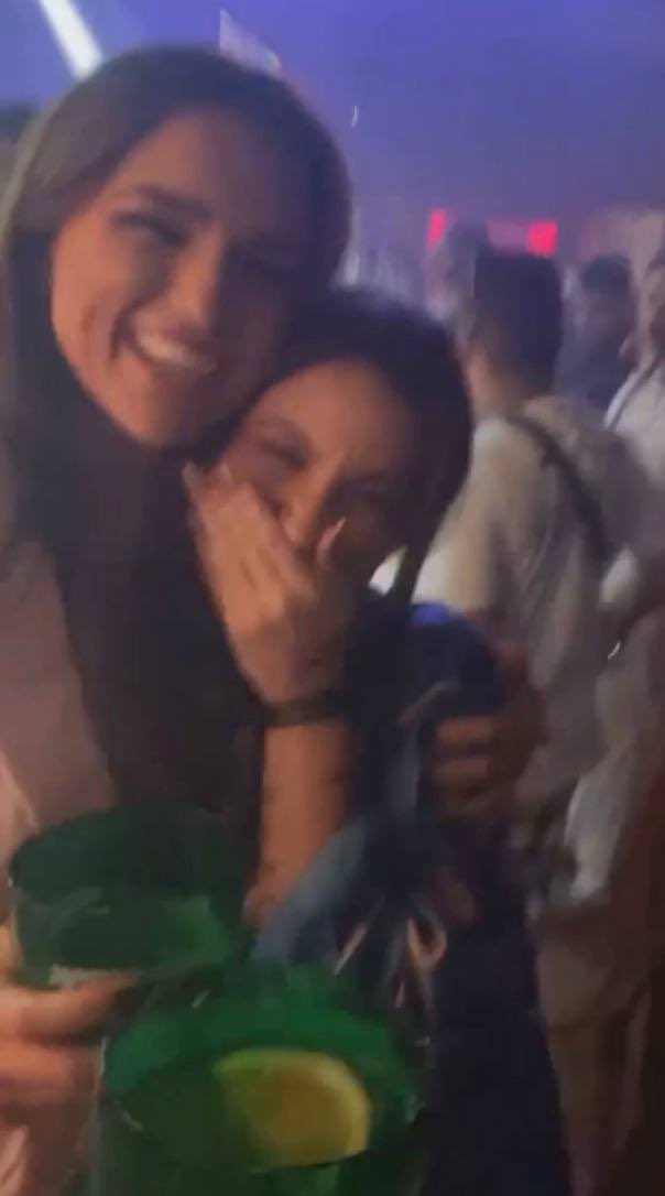 temporalcleft's tweet photo. ATENÇÃO: FELIZ RABIA DAY, MEUS AMORES. Comemorem, porque amar essas duas já teve seus altos e baixos, mas estamos aqui ainda dando todo o amor do mundo pra essas duas mulheres incríveis e hoje o rabiaverso aconteceu sem ser em um universo paralelo. https://t.co/tII5hEmHRv