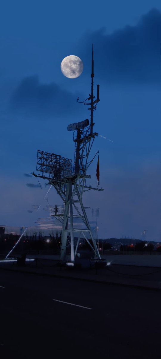 Armada_esp's tweet photo. Tanto si te sonrió la #Fortuna, como si no; esperamos que hayas tenido una buena jornada. Nosotros, seguimos a lo nuestro, la #DefensaDeEspañaEnYDesdeLaMar.
#Dotación, #BuenasNoches.
📷 Palo de señales de la Escuela de Especialidades #AntonioDeEscaño #Ferrol 

#SomosLaArmada🇪🇸⚓️ https://t.co/LihyPmQqG6