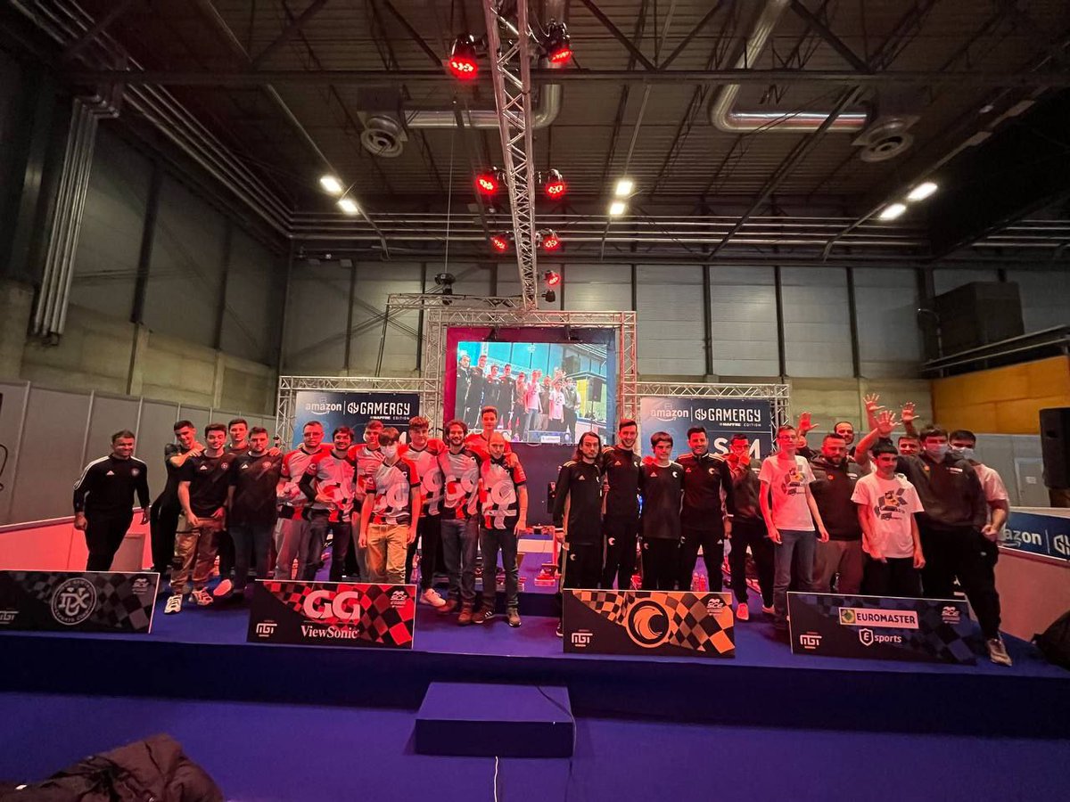 ElChejo93's tweet photo. Después de dos años, la familia del simracing se volvió a reunir el pasado fin de semana para las #FinalesSCE en Gamergy.

Muchísimas gracias a todo el equipazo de @MundoGT, a los finalistas y a todos los que nos habéis seguido. 

(1/2) https://t.co/jgYWe2Y2Y5