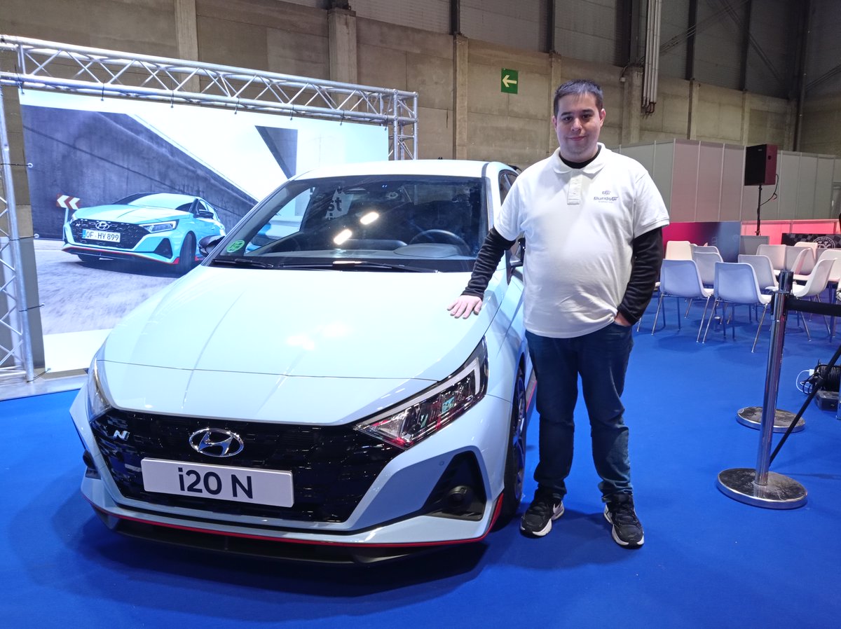 ElChejo93's tweet photo. Después de dos años, la familia del simracing se volvió a reunir el pasado fin de semana para las #FinalesSCE en Gamergy.

Muchísimas gracias a todo el equipazo de @MundoGT, a los finalistas y a todos los que nos habéis seguido. 

(1/2) https://t.co/jgYWe2Y2Y5