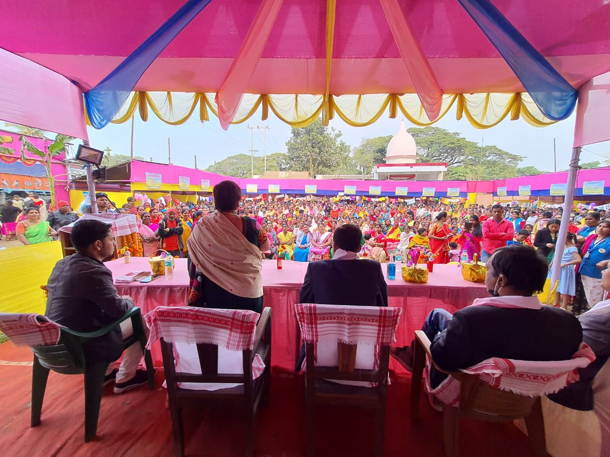 KamrupAsrlm's tweet photo. Asomi Winter Festival(2 days) organised by Kahuwa CLF, Rampur BMMU under DMMU Kamrup inaugurated by representative of Hon MLA, Palashbari LAC, Respected SMD Madam, ASRLM today at Durga Mandir field, kukurmara. A total of 22 stalls have been set up for sale of SHG Products. https://t.co/lvkcG5bq5a