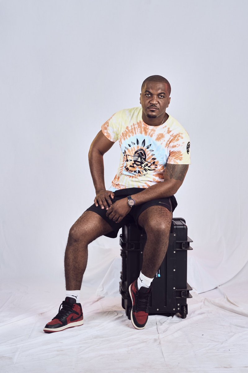 nyalabi_'s tweet photo. Une tradition beaucoup plus grande 
@bokaye_streetwear

#tshirt #bokayé #streetwear #traditional #colors #couleurs #force #vetements #branding #brandinginspiration #ventedirecte #supercool #model #gabon #achat #afrique https://t.co/5M0fUP15zc