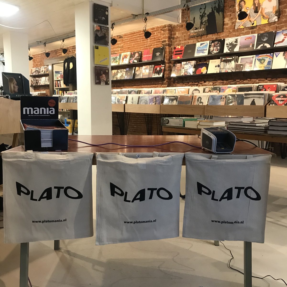 Wij zijn geopend voor afhaal!
👉 Bestel via platomania.nl
👉 Kies "Plato Deventer" als afhaallokatie 
👉 Als de bestelling klaarligt volgt een mail
👉 Open voor afhalen van 10:00 - 17:00
👉 0570-244024 👉 deventer@platomania.nl