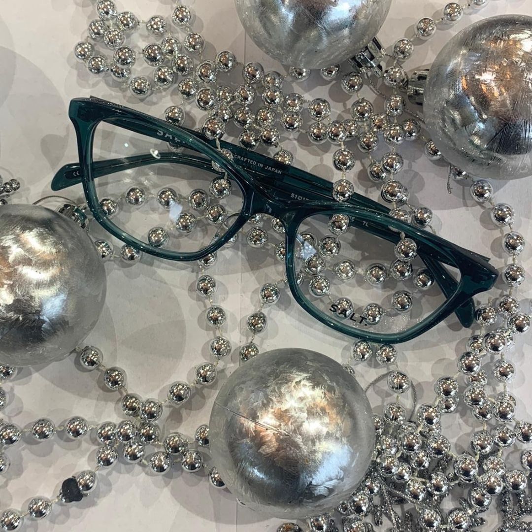 The SALT June in teal is one of our favourite frames all year round, but the beautiful green tones in this frame feel particularly festive at this time of year 🎄

Give us a call on 01937 583185 to view any of our frames ☎️

#wetherby #optician #opticianlife #shoplocal