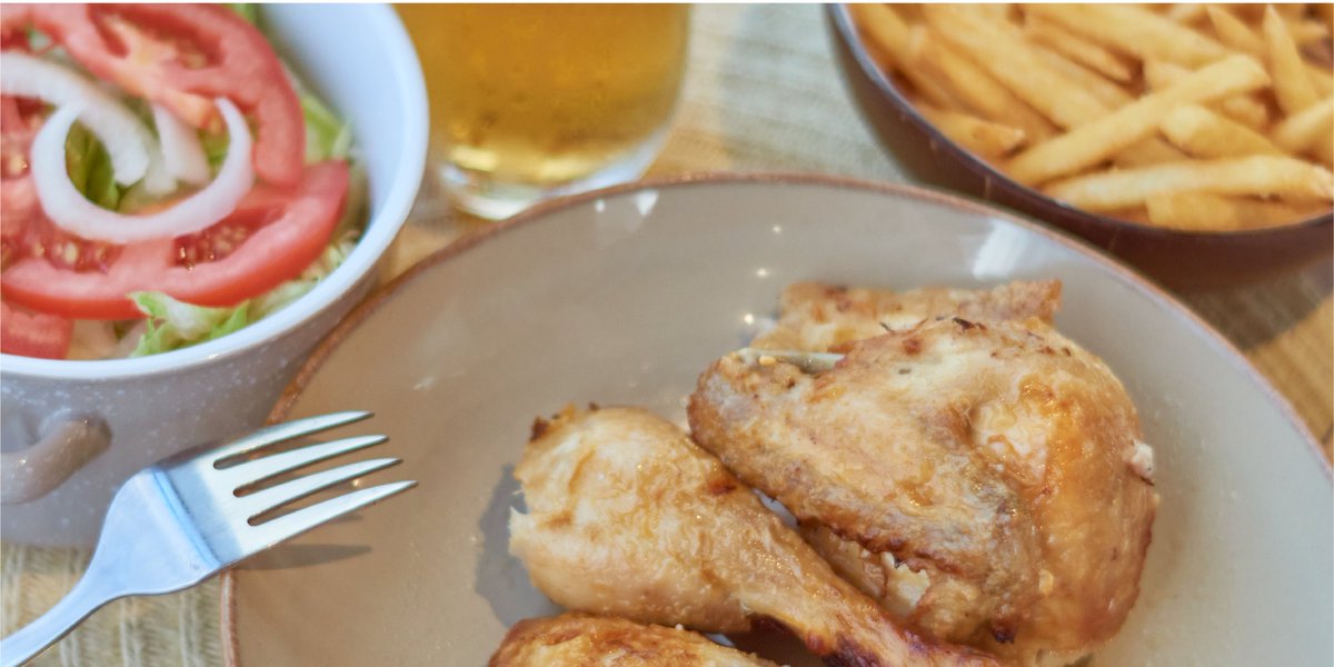 lospollechea's tweet photo. Para los días en los que no tienes tiempo de hacer algo de comer, te viene bien saber que,
en Los Pollechea tenemos un menú individual de lunes a viernes🙋‍♂️.
El cual se compone por:
-1/2 Pollo.
-1/4 patatas y ensalada.
-Refesco, agua o cerveza.
-Arroz con leche o café. https://t.co/ik9rERopkY
