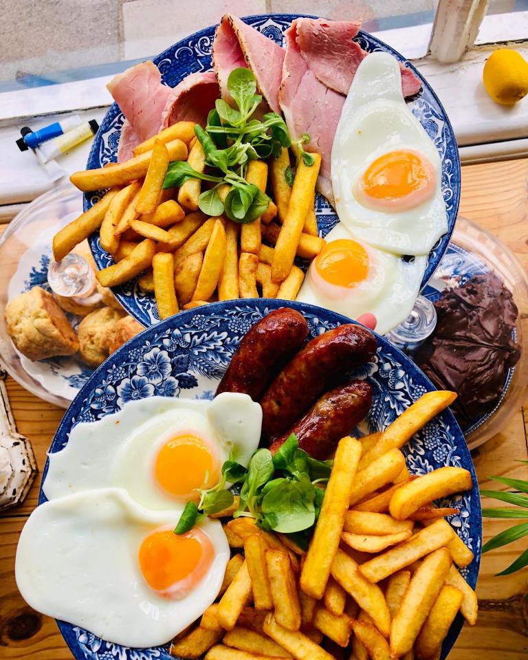 You can't beat Sudbury's culinary offer!

From authenic Turkish cuisine, perfect pizza, fantastic fish n chips, traditional pub grub and some of best full English breakfasts around...

Take a look at our guide here, including takeaway services: sudburytowncouncil.co.uk/dine