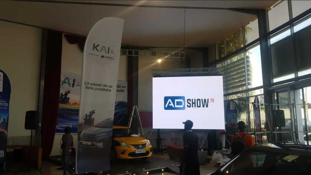 SnAdshow's tweet photo. Revivez les événements avec @SnAdshow.Nous avons accompagné la startup @kainudem et @cfao dans la réalisation de leur événement, une révolution dans le secteur du transport au Sénégal. Avec les baisses tarifaires de @orange_sn « Baisses yu bess, kalpe bu fess » #revolution #ecran https://t.co/DV0NPUOT1F