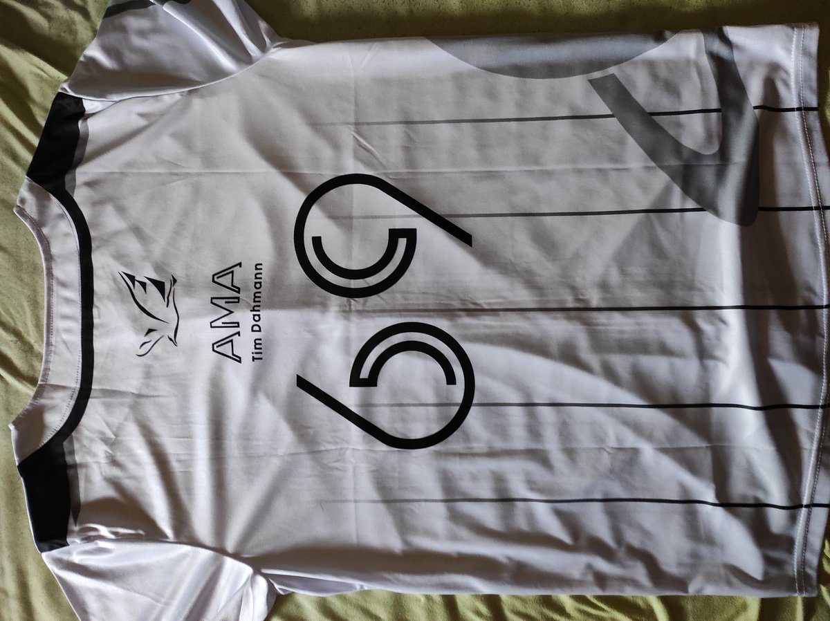 AmA_R6S's tweet photo. Uuuuuh i have a sexy Jersey, Big thanks to @verdipwnz my First Christmas Gift this year. #pvs #botAmA #fragNOOB https://t.co/3Q3eZrQDnb