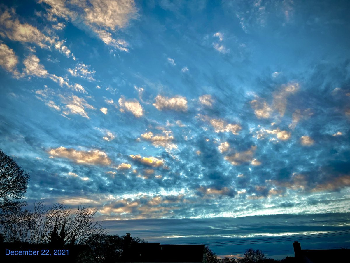 The_Real_Q's tweet photo. Good Morning 
The beauty of a sunrise happens regardless if we stop to watch it. As is the case with beauty in life around us. Like a sunrise, the beauty around us requires we stop and notice it.
Take a moment - see the beauty; it’s there in you and around you. https://t.co/p5dil7qr44