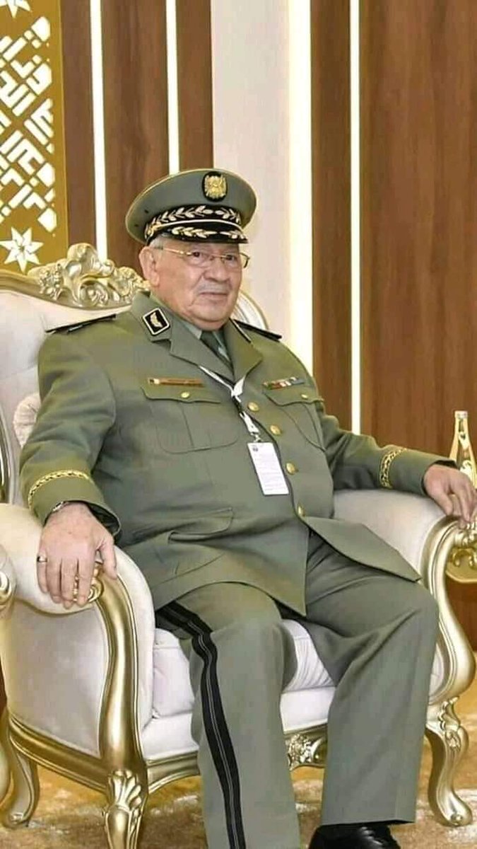 KoubaReda's tweet photo. لم و لن ننساك عمي صالح  ألف رحمة و نور على روحك الطاهرة يا أسد الجزائر يا قاهر العصابة و أذنابها https://t.co/MufVFGasOB