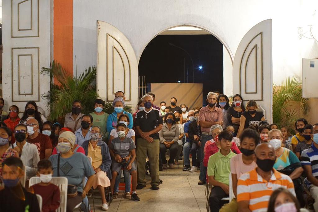 Hoy 22 de diciembre arranca la campaña. Bien temprano, encomendamos a Dios nuestro camino y destino en una hermosa misa de aguinaldo en la Parroquia Sagrado Corazón de Jesús, #Barinas. Que el Niño Jesús ilumine a las familias venezolanas, en especial a las familias barinesas.