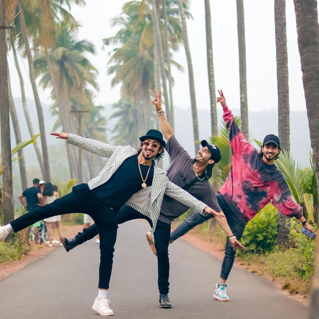 Dilli_ki_ladki_'s tweet photo. A friend who understands your tears is much more valuable than a lot of friends who only know your smile.

YAAR BHOOKE NANGE OUT TOMORROW https://t.co/sC2h3xH7HR