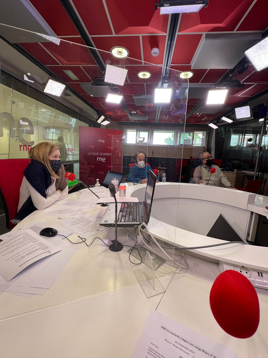 thinkandaction's tweet photo. HOY, nuestro CEO @fb_think ha estado invitado por @jorgeblass, amigo y colaborador de @thinkandaction ❣️ al programa de @DePeaPaRNE en las mañanas de @rne 

Hablando de ILUSIÓN ✨

#LoteríaNacional https://t.co/m2o1eZ0RU2