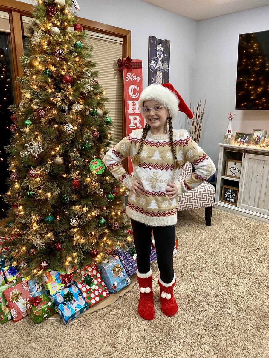tonyaoswald's tweet photo. 🎁🎄Today is Holidazzle Day at the middle school for Callie! She found a cute outfit to wear! Fun last day of school and then Christmas break!🎄🎁 @Norfolk_MS @npspanthers https://t.co/9b6kzRbKoE