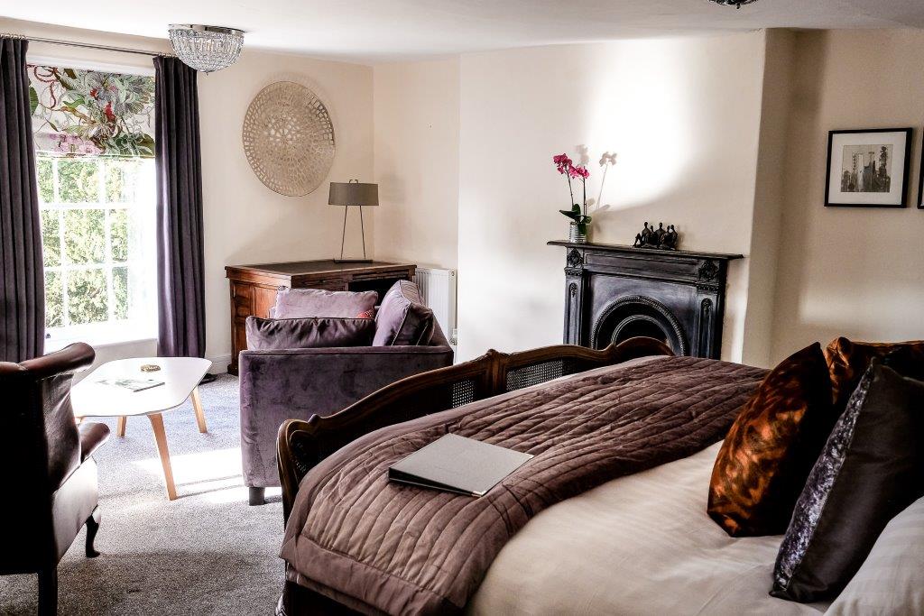 WeareStaffs's tweet photo. Day 9⃣🎅🏽With a UK central location #Staffordshire is perfectly placed for a holiday break in 2022, with an eclectic mix of overnight accommodation on offer. Here are a few wonderful examples😌
The Tawny 👉https://t.co/i5WTWSYgr6
#wearestaffordshire #12DaysofChristmas https://t.co/3tBoC8Jf3D