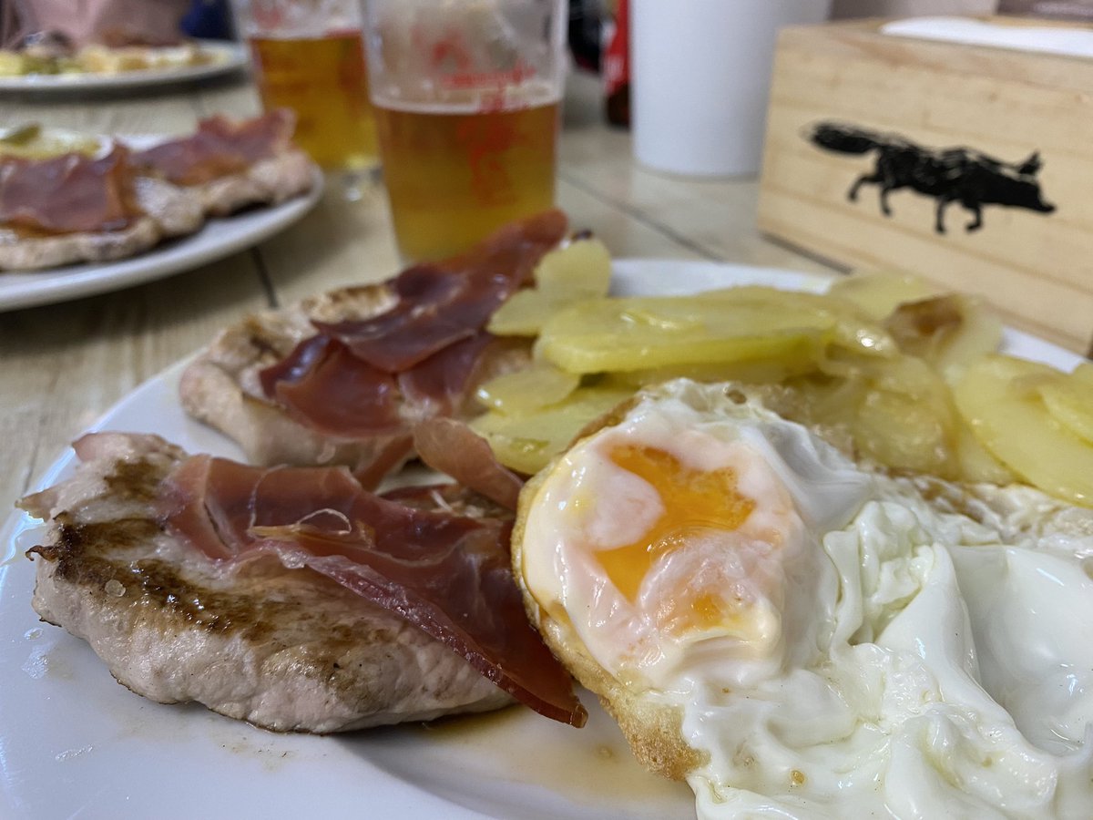 guardabrisas's tweet photo. Que no se pierdan las tradiciones… #LoteriadeNavidad #comienzalaNavidad #desayunoespecial del @barLEONgranada https://t.co/vF7KRLMB8A