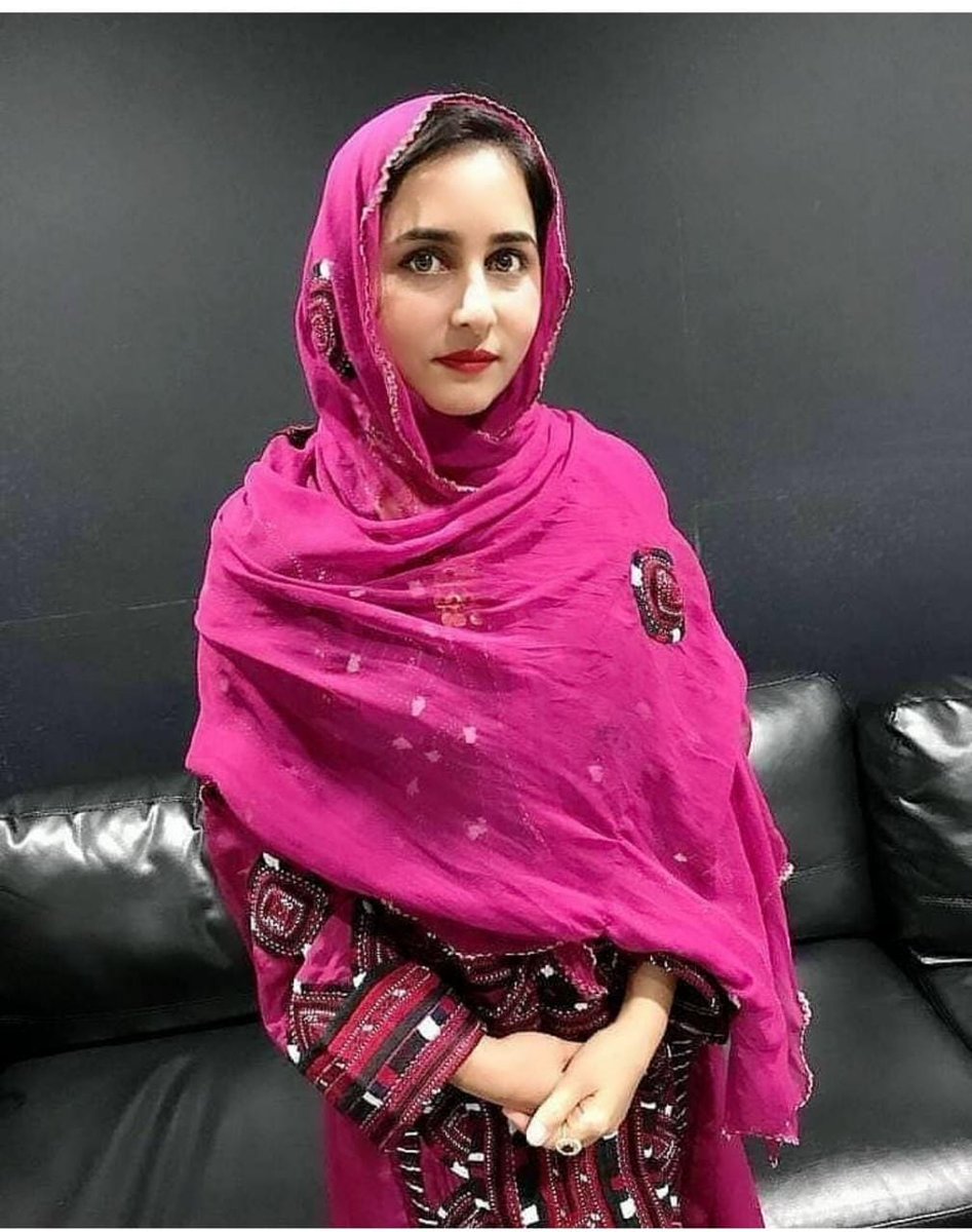 AzharAbid7's tweet photo. اما تو اگاں بَھِشت ءَ ئے منا ہال دے 
من ءُ نُماز وَنن پَتئ دیدار ءِ واست ءَ 
#KarimaBaloch https://t.co/BDC5r1yqTP