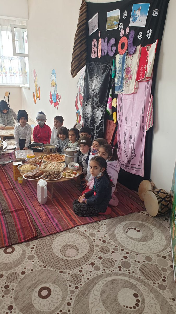 ImkbSar's tweet photo. Okulumuzda Yerli Malı https://t.co/ixEDu2O6sJ