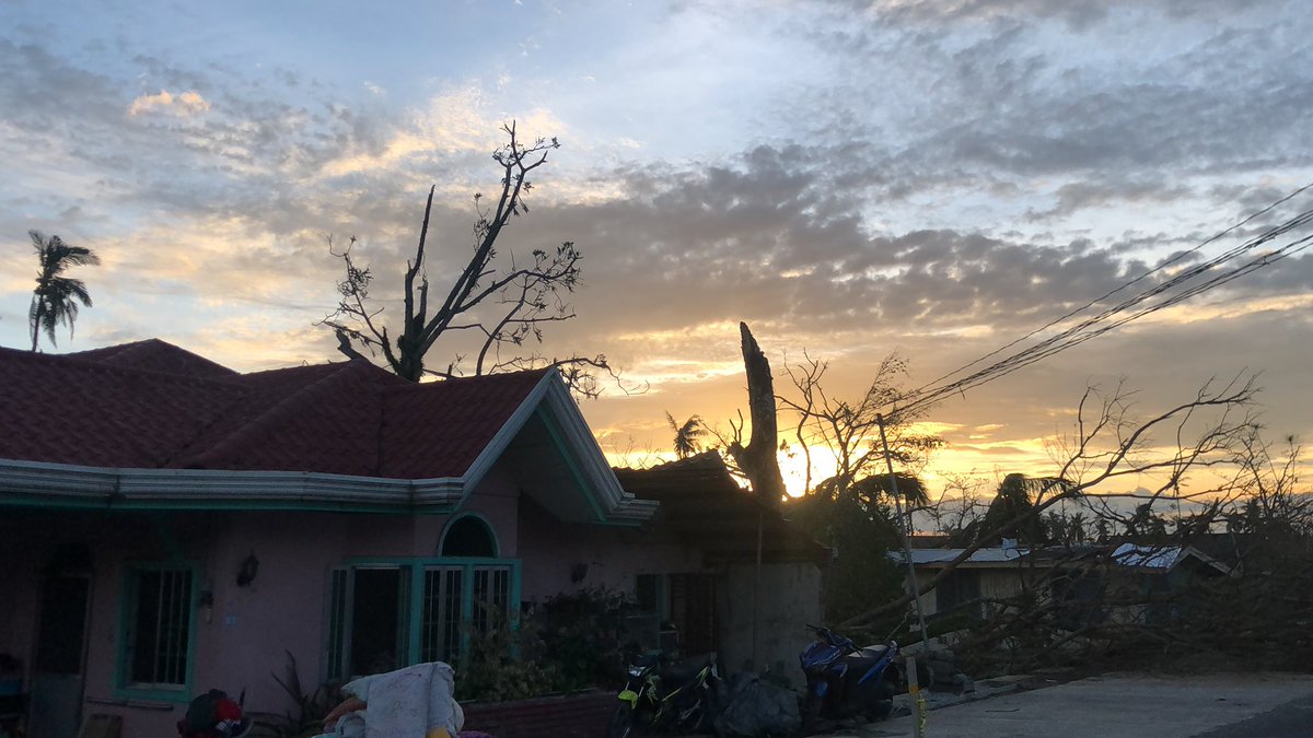 bangty21's tweet photo. So please if you ever read this, at least please spread this so that others would know… many cities and a lot of people are in need of your help and prayers especially in these times… let’s all be ONE! #OdettePHRelief #SouthernLeyteNeedsHelp #BoholNeedsHelp #CebuNeedsHelp https://t.co/rFjE0bEvNR