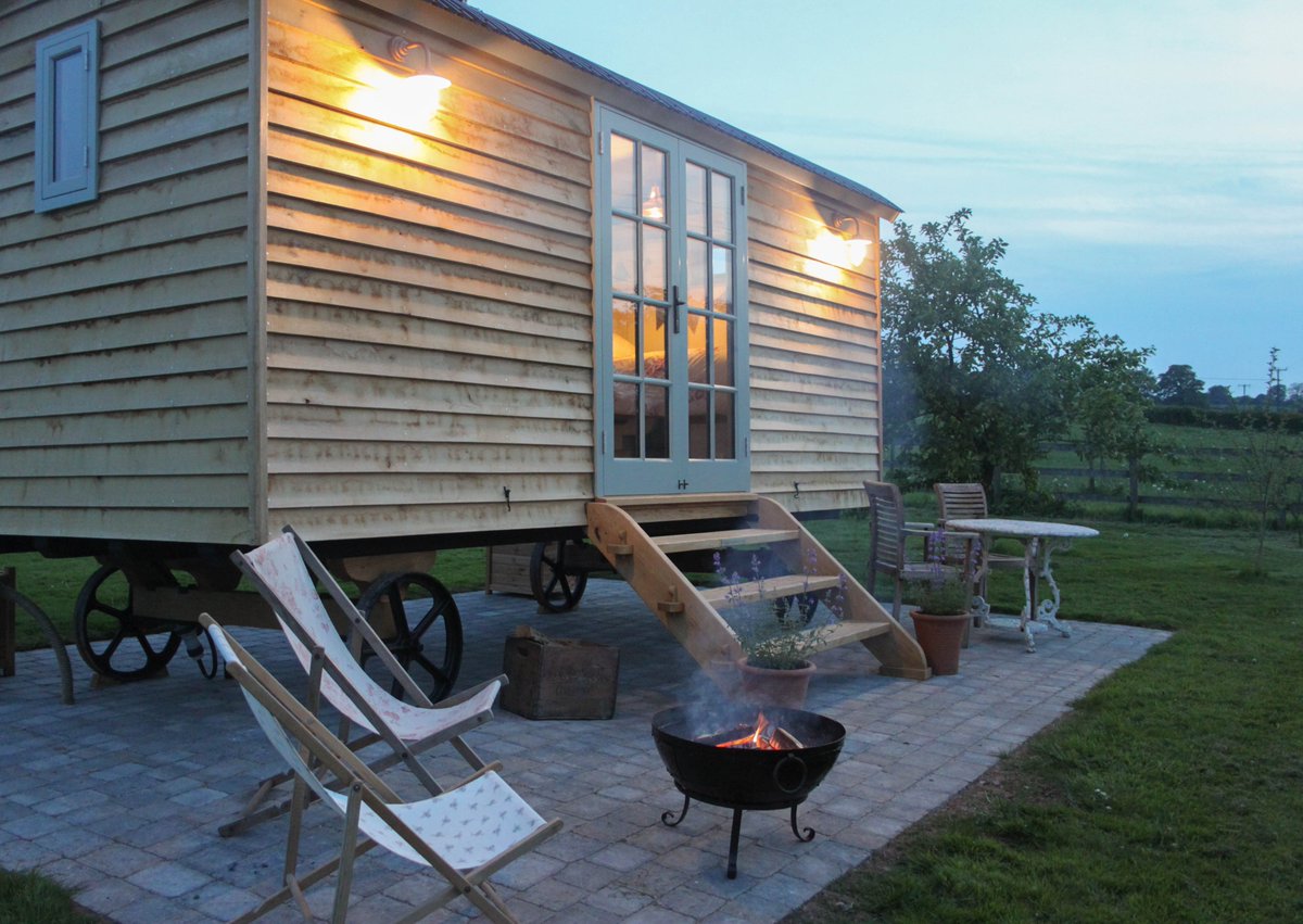 WeareStaffs's tweet photo. Day 9⃣🎅🏽With a UK central location #Staffordshire is perfectly placed for a holiday break in 2022, with an eclectic mix of overnight accommodation on offer. Here are a few wonderful examples😌
The Tawny 👉https://t.co/i5WTWSYgr6
#wearestaffordshire #12DaysofChristmas https://t.co/3tBoC8Jf3D