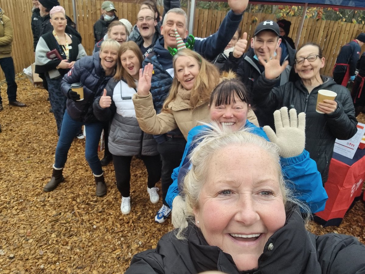 Well done Team Patchwork and big thanks to <a href="/RRT_UK/">Rapid Relief Team UK</a> for the catering and <a href="/YMCA/">ymca</a> Kilmarnock for allowing us full access to your premises
Karaoke followed by basketball, more games then a penalty shoot out.... fabulous !