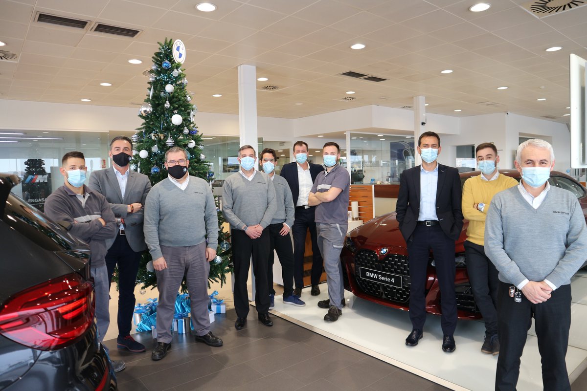 Todo el equipo @BMWENGASA les desea. Feliz Navidad y Próspero Año Nuevo! Una Navidad y un 2022 llenos de momentos felices y compartidos. Salud 🥂 ❤️

📍 Av Ausiás March, 190 Pista de Silla  Valencia
📍 Av del Real M St María de Poblet, 74 Quart de Poblet
#FelizNavidad #Feliz2022