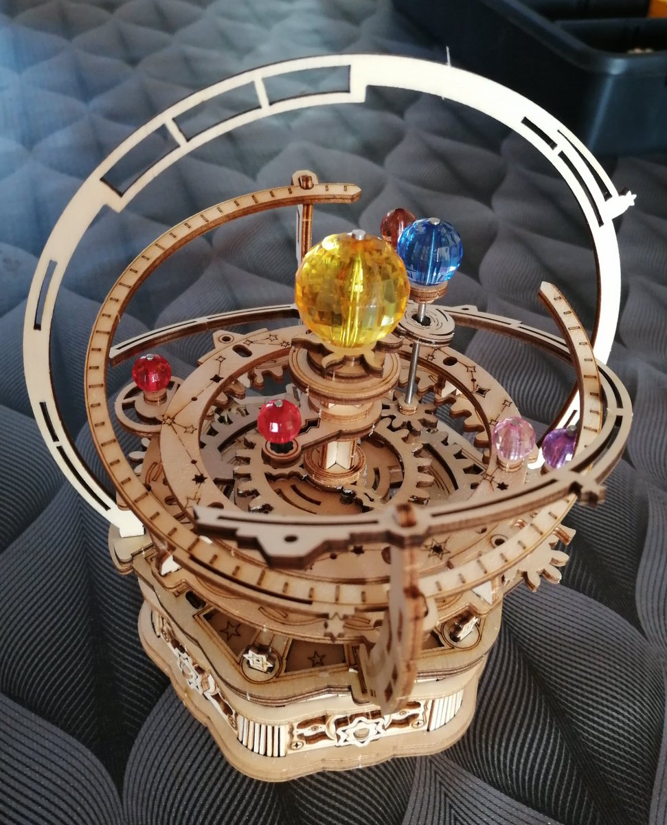 AutechaudC's tweet photo. Aujourd'hui construction d'une boîte à musique Astro✨🎶
Merci @SensAstro31 🎅
#Boiteamusique #MusicBox #Astronomie #Maquette https://t.co/sELO3Ur7ZZ