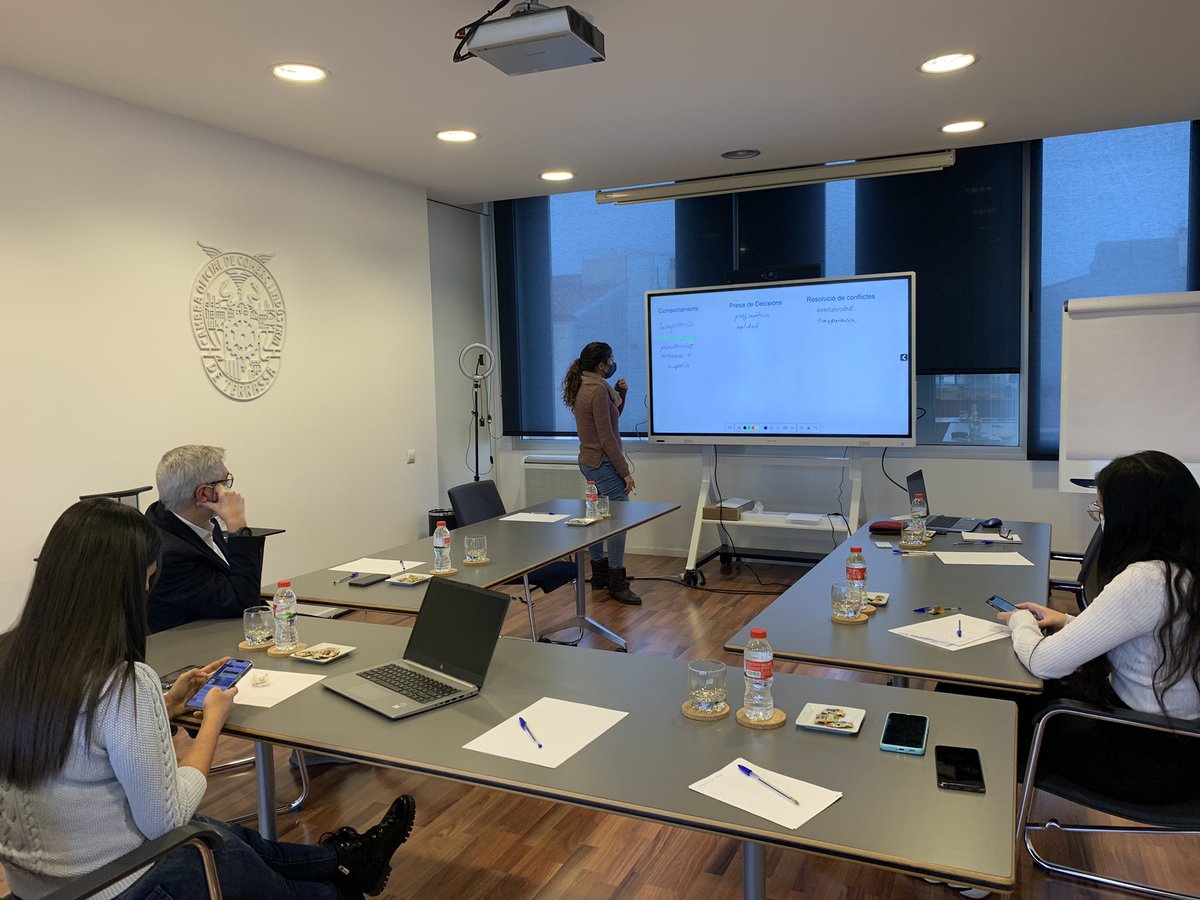 Avui iniciem nou equip Agile, incorporant mitjans tecnològics que ens aporta eines pel desenvolupament del treball compartit. 
Han les ‘regles del joc’, compromisos que assumeix l’equip que aporten cohesió  per assolir plegats els objectius fixats.
#CambraAgile