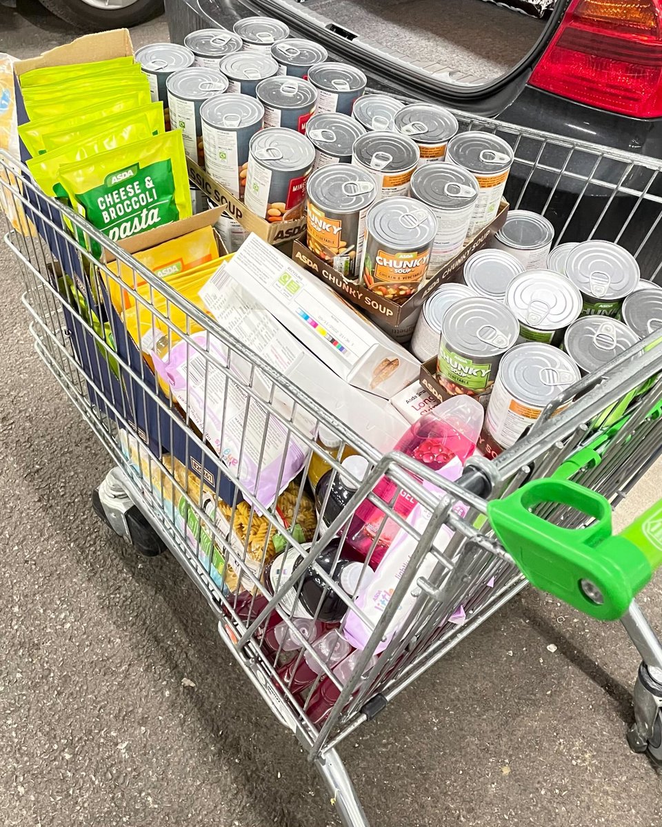 evolved_search's tweet photo. Big shout out to the team for raising £200 for two foodbanks ahead of Christmas. Thanks to @Steph_L_Holmes, @laurenemmagreen and @EvaChengPR for doing the VERY big shops 👏

Some cars &amp; trolleys full of much-needed items 👇 https://t.co/f5xDLJNars