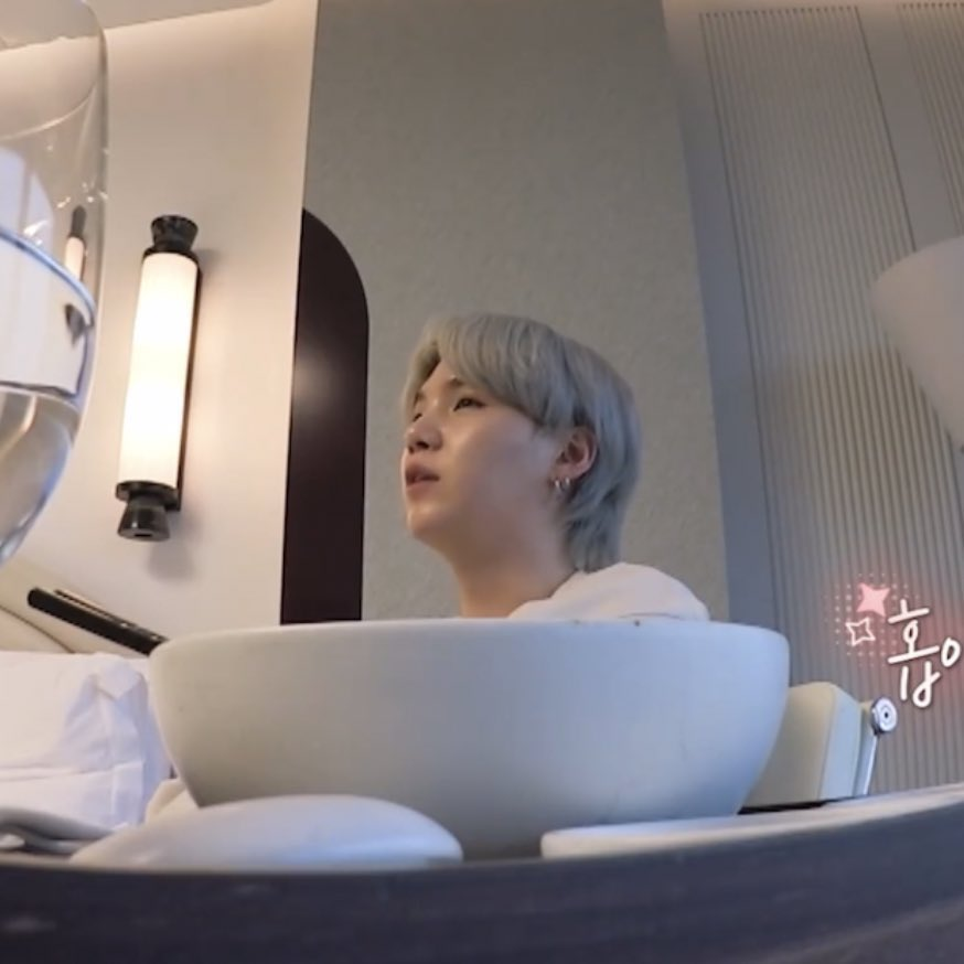 jinberrychii's tweet photo. yoongi in a cup, bowl, pot and glass — an absolutely devastating thread https://t.co/3iMc7wfvVo