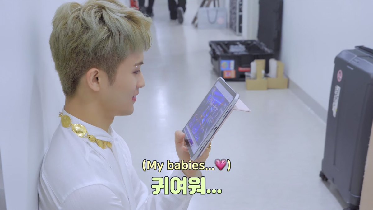 แง พี่ม้าคดูคลิปที่น้องดรีมรับรางวัลแล้วก็ชมว่าเด็กพวกนี้น่ารักละดูซับขึ้น my babies ผมเจ้บบ ความคุณพ่อของน้องดรีมอะ😖💔