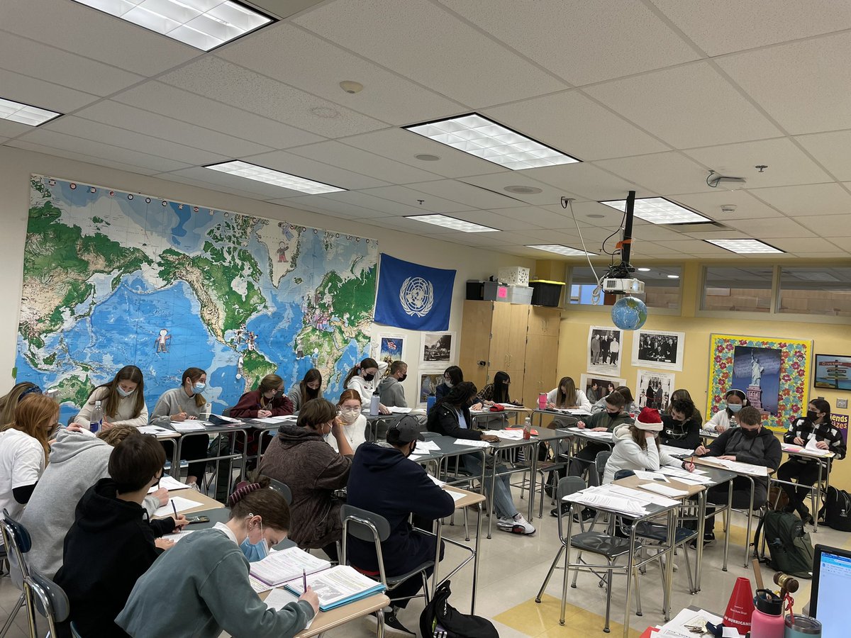 ms_fisha's tweet photo. Wooooo hard at work first official full Honors US History DBQ essay 💙 the transportation revolution 🚂🚢 https://t.co/18RkkkIDPc