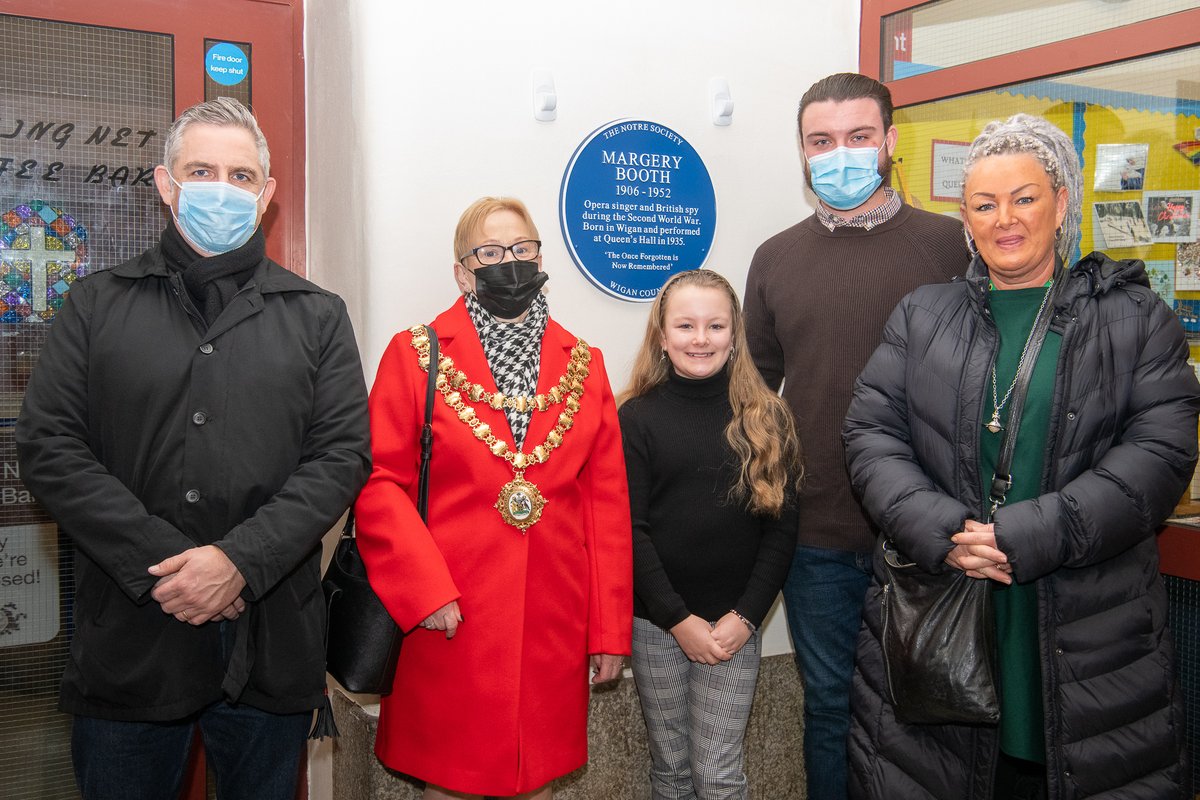WiganCouncil's tweet photo. This morning a blue plaque was unveiled to commemorate the remarkable life of Margery Booth

She was a Wigan-born opera singer who risked her life acquiring important information for the Allies in Germany during the Second World War

Read more 👉 https://t.co/NTGxhVE8cZ https://t.co/SRh14yAKPg