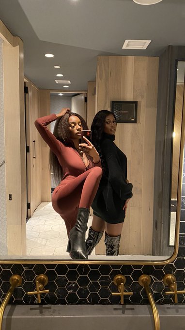 It&rsquo;s a melanin thang, https://t.co/kQcFfKAAK8<a href="/tag/bewitchingseason"class="tags"><span>#bewitchingseason</span></a>