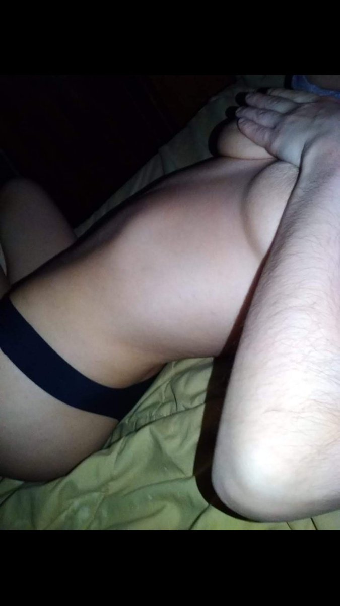 Experimentarx3's tweet photo. Mi primita me sigue mandando fotos sin que se las pida, que hago? Tiene 18 añitos 👿😱 https://t.co/S0ViMi9JAR
