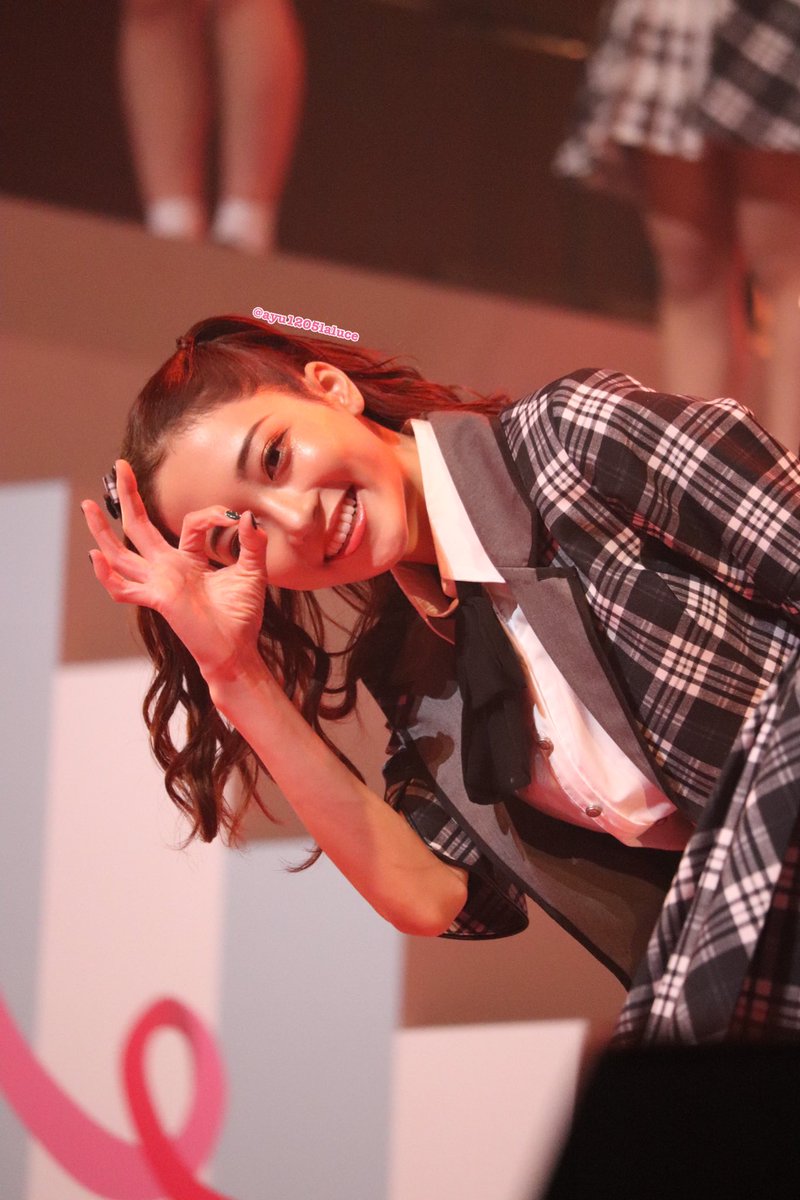 ayu_ima12's tweet photo. 昼公演の撮可の時は愛里ちゃん下手が多かった💦だけど、突然前に屈んでこっち見てくれたり、アンコールで下手の端に行っちゃったと思ったらめっちゃ走ってきてくれたりで幸せでした🥺❤️

#安田愛里
#ラストアイドル
#ラストアイドル4周年コンサート https://t.co/wha09gn23m
