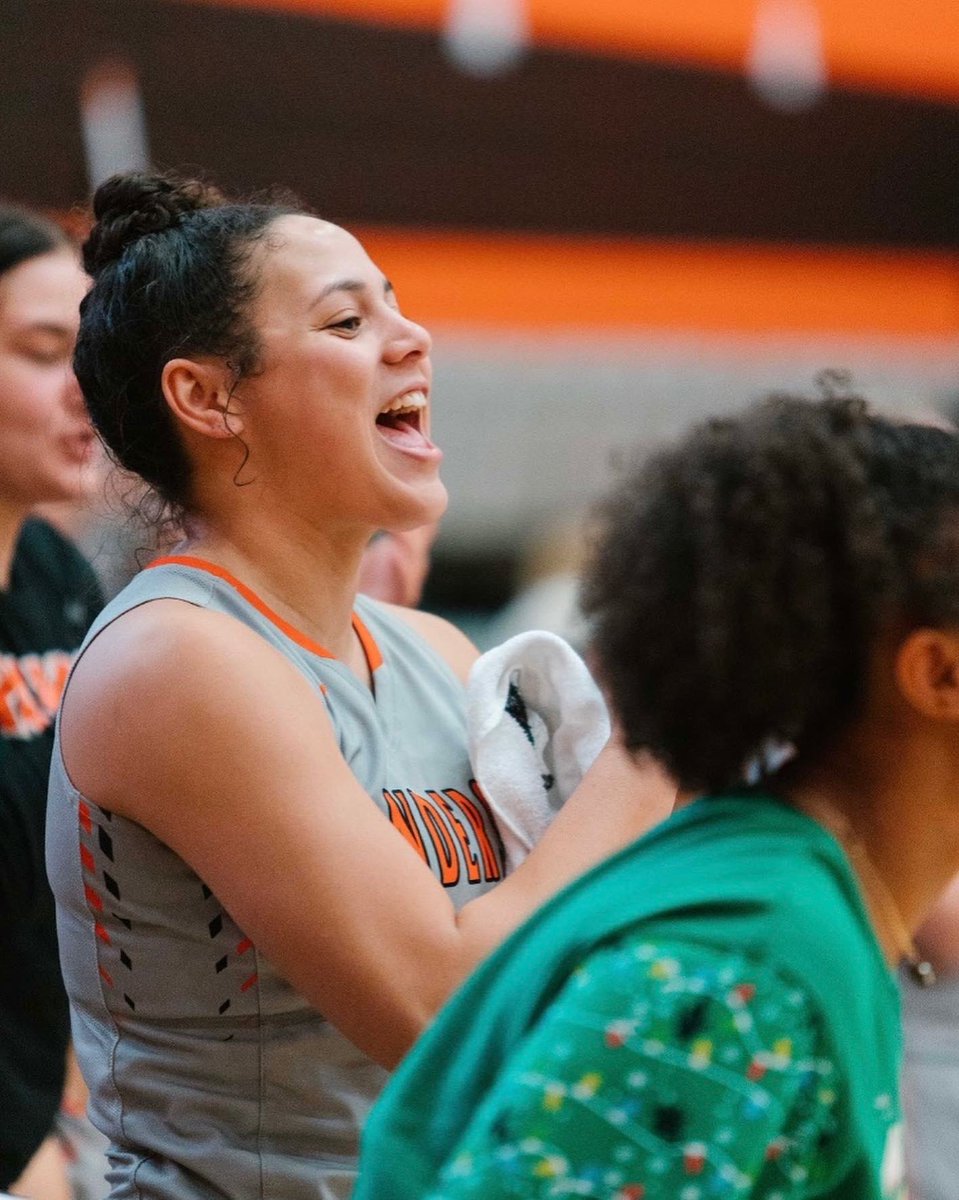 AURavensWBB's tweet photo. 🏀🎄🔥 Celebrating the most wonderful time of the year by setting 8 top 10 single game records including:
Most 3’s attempted - 35
2nd most 3’s made - 13
Most Blocks - 12
#teameffort #catchourWHIF
#smashingrecords #leavingalegacy https://t.co/nQg4rvj9qx