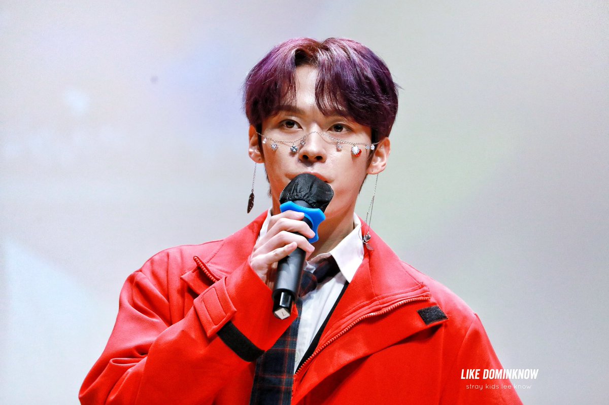 likedominknow98's tweet photo. 211218 뮤직플랜트 팬사인회 🎵 

#스트레이키즈 #리노
#StrayKids #LeeKnow https://t.co/KUkjrYXmTn